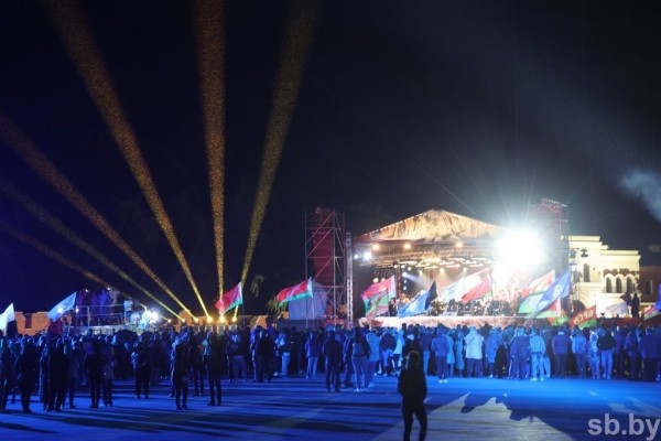 Здесь началась война. В Брестской крепости почтили память героев ВОВ Здесь началась война. В Брестской крепости почтили память героев ВОВ