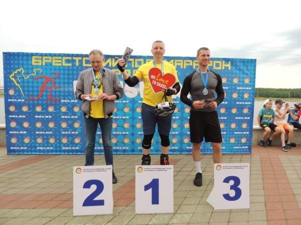 Сегодня на лыжероллерной трассе Брестского гребного канала состоялся Брестский полумарафон на роликовых коньках