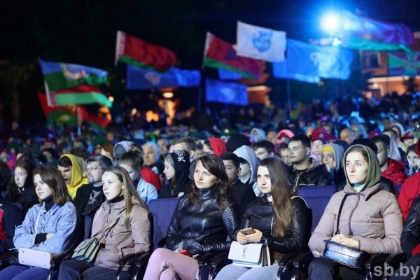 Здесь началась война. В Брестской крепости почтили память героев ВОВ Здесь началась война. В Брестской крепости почтили память героев ВОВ