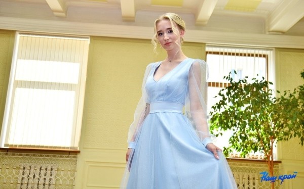 Шик, блеск, выпускной: хит-парад нарядов барановичских выпускниц Шик, блеск, выпускной: хит-парад нарядов барановичских выпускниц