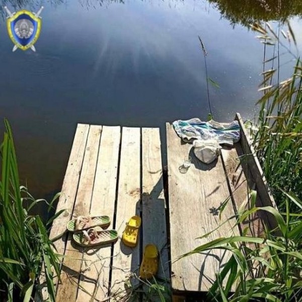 В Беларуси женщина и 7-летний ребенок утонули в реке В Беларуси женщина и 7-летний ребенок утонули в реке