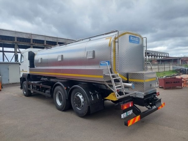 Белорусские конструкторы разработали машину для перевозки молока и показали новинку