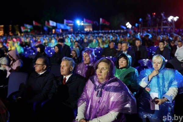 Здесь началась война. В Брестской крепости почтили память героев ВОВ Здесь началась война. В Брестской крепости почтили память героев ВОВ