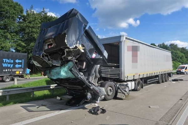 В Германии белорус на фуре врезался в автодом и «легковушку»