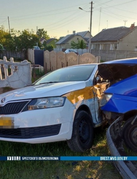 Маршрутка и такси жестко столкнулись сегодня в Бресте. Кто виноват