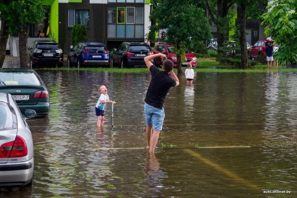 Залитые улицы. Стихия в Минске разыгралась не на шутку