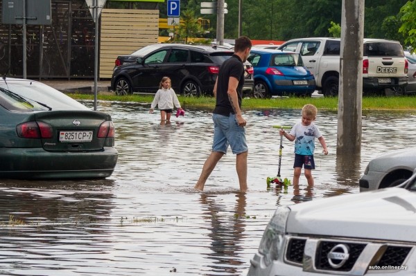 Залитые улицы. Стихия в Минске разыгралась не на шутку