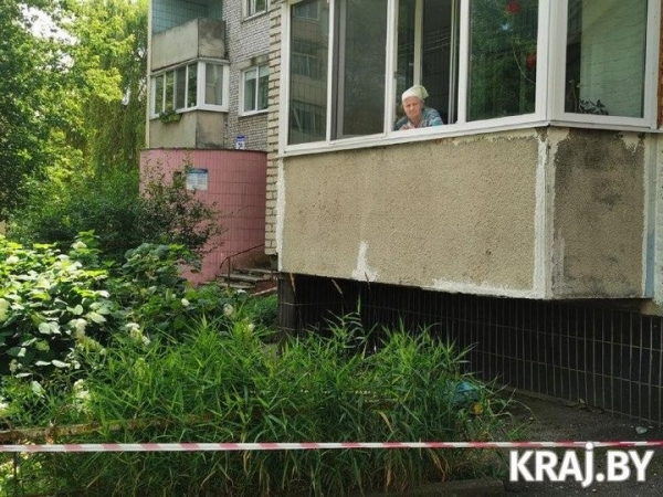 В Беларуси обрушился балкон вместе с мужчиной В Беларуси обрушился балкон вместе с мужчиной