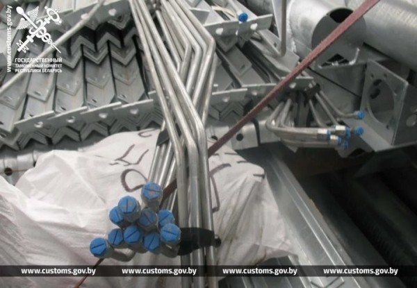 В Бресте таможенники выявили крупную партию товаров без документов В Бресте таможенники выявили крупную партию товаров без документов