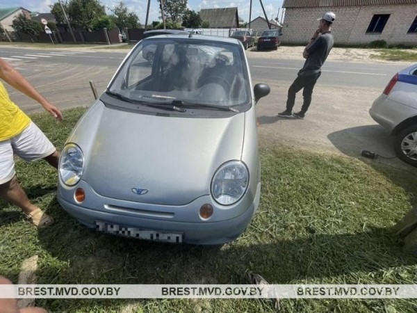 В Березе велосипедистка поворачивала налево - и попала под автомобиль