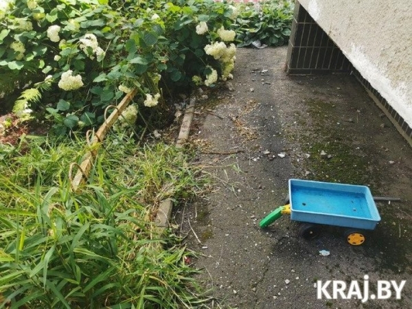 В Беларуси обрушился балкон вместе с мужчиной В Беларуси обрушился балкон вместе с мужчиной