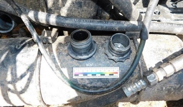 Обиженный пенсионер насыпал наждачной пыли в двигатель чужого трактора, что вывело тот из строя