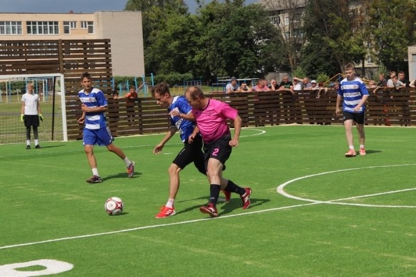 В Ганцевичах открыли футбольную площадку, построенную при содействии АБФФ и Туровского молочного комбината