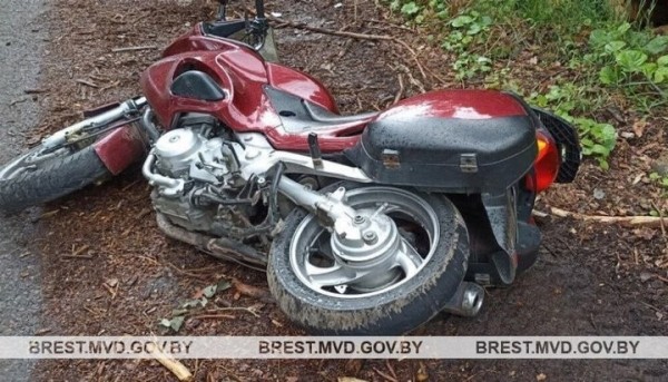 В Пружанском районе в аварии пострадали водитель и пассажирка мотоцикла В Пружанском районе в аварии пострадали водитель и пассажирка мотоцикла