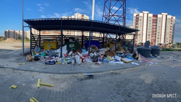 итатель: Подскажите, куда можно обратиться? Живем в новостройке. Вот что происходит под домом. Брест, ул. Вульковская, 63
итатель: Подскажите, куда можно обратиться? Живем в новостройке. Вот что происходит под домом. Брест, ул. Вульковская, 63