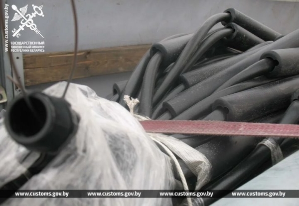 В Бресте таможенники выявили крупную партию товаров без документов В Бресте таможенники выявили крупную партию товаров без документов