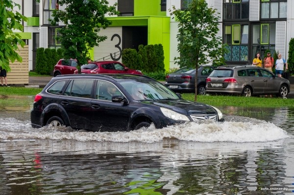 Залитые улицы. Стихия в Минске разыгралась не на шутку