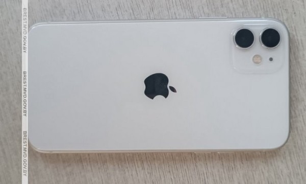 В Бресте пенсионерка в магазине подобрала чужой iPhone. Думала подарить сыну