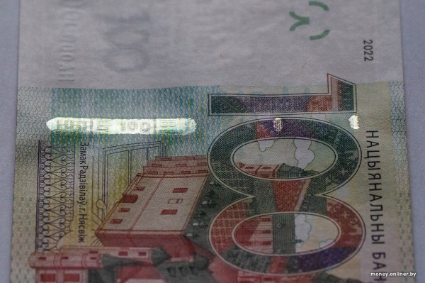 В Беларуси введена в обращение обновленная купюра номиналом 100 белорусских рублей. Как она выглядит?