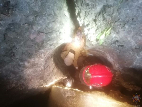 В Бресте мужчина упал в расщелину между бетонными сооружениями