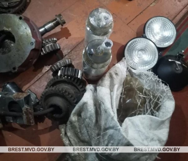 Случай в Брестской области: фары и шестерни для своего будущего трактора присвоил механизатор сельхозпредприятия Случай в Брестской области: фары и шестерни для своего будущего трактора присвоил механизатор сельхозпредприятия