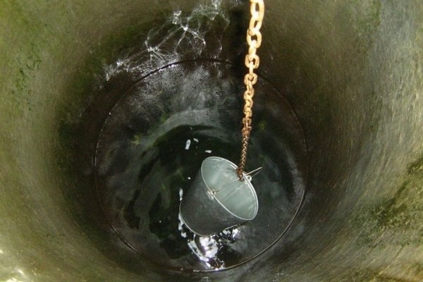 В Беларуси небезопасно воду пить из 70% колодцев