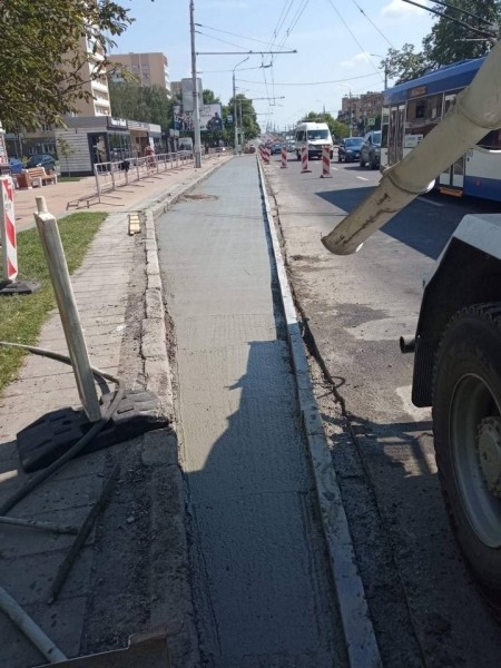 Бетонную «подушку» залили на остановочном пункте «МОПРа» Бетонную «подушку» залили на остановочном пункте «МОПРа»