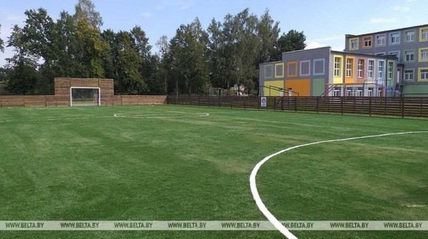 Мини-футбольное поле с искусственным покрытием обустроили в Антопольской СШ