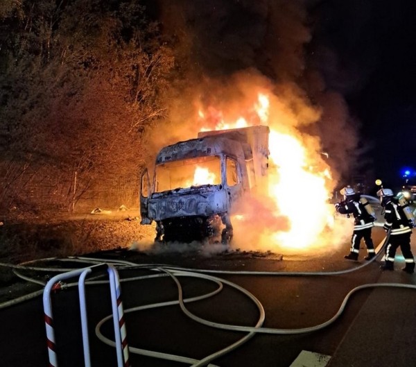 В Германии сгорела фура, которой управлял белорус. Сумма ущерба В Германии сгорела фура, которой управлял белорус. Сумма ущерба