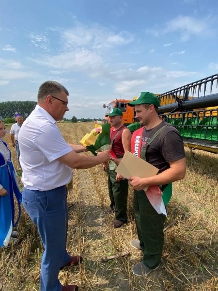 Комбайнер из Каменецкого района — первый трехтысячник в Беларуси