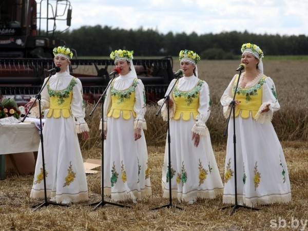 Брестская область первой в стране намолотила миллион тонн зерна Брестская область первой в стране намолотила миллион тонн зерна