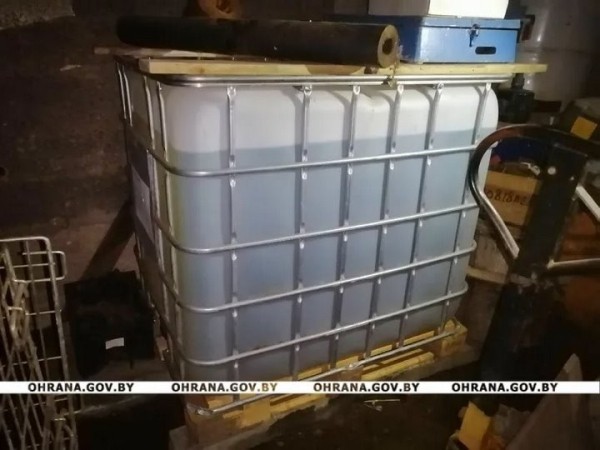 «Скупал для личных нужд». У водителя из Брестского района обнаружили 900 литров окрашенного топлива