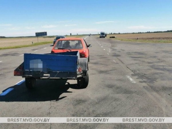 В Дрогичинском районе мотоциклист врезался в «Форд» с прицепом