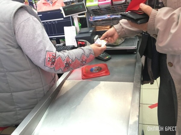 В Беларуси продавцы магазинов столкнулись с давно забытым способом развода