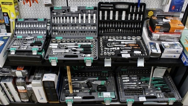 От самореза до инструмента. Большой магазин строительных материалов «А-Центр» компании «АмайзТрейд» открылся в центре Бреста. Почему такие приятные цены?