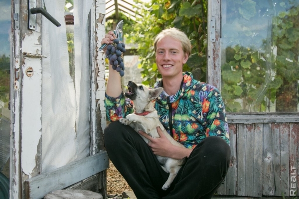 «Высадил рассаду на 11 тысяч долларов». Как обычный парень из Бреста создал сад с тысячами растений на 2 гектарах