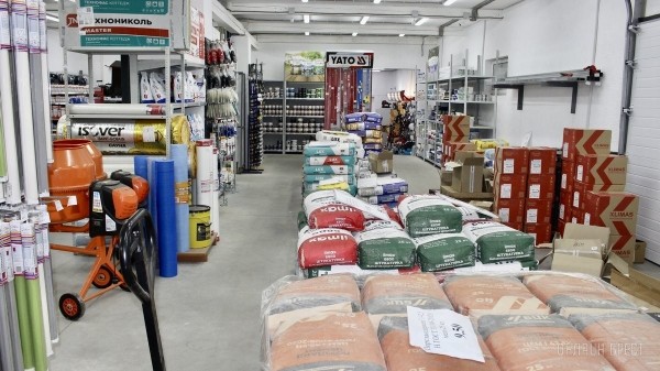 От самореза до инструмента. Большой магазин строительных материалов «А-Центр» компании «АмайзТрейд» открылся в центре Бреста. Почему такие приятные цены?