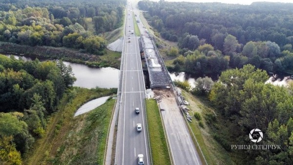 Смотрим с высоты, как идет ремонт Бульковского моста на М1
Смотрим с высоты, как идет ремонт Бульковского моста на М1