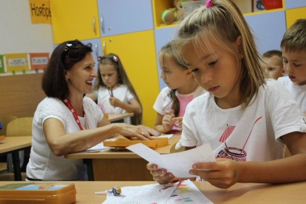 Водить ли детей в платные кружки и студии? За что мы платим?