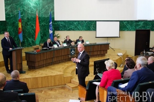 В Бресте планируется комплексно благоустроить 25 дворов, но есть «узкие места» В Бресте планируется комплексно благоустроить 25 дворов, но есть «узкие места»