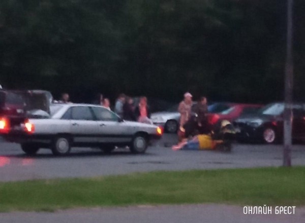 Читатель: Брест, улица Московская, возле магазина «Ян». Подробности неизвестны
Читатель: Брест, улица Московская, возле магазина «Ян». Подробности неизвестны