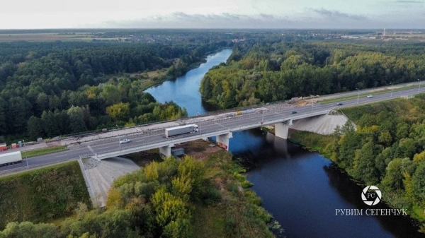Смотрим с высоты, как идет ремонт Бульковского моста на М1
Смотрим с высоты, как идет ремонт Бульковского моста на М1
