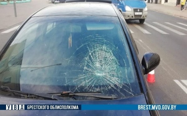 Подробности аварии: 19-летний житель Брестской области совершил наезд на двух пешеходов