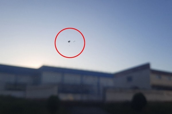 На дорогах Бреста: из-за обгона по обочине машина оказалась в грязи и получила скол стекла На дорогах Бреста: из-за обгона по обочине машина оказалась в грязи и получила скол стекла