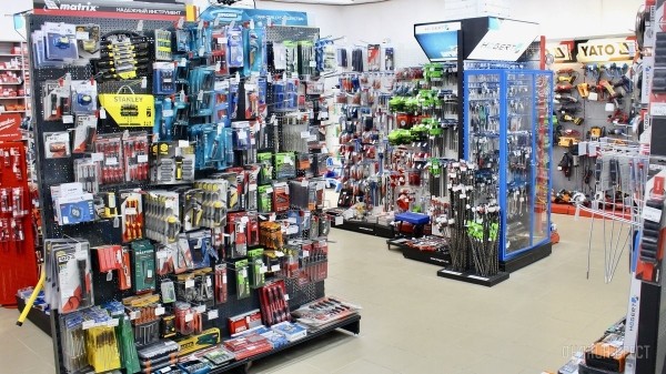 От самореза до инструмента. Большой магазин строительных материалов «А-Центр» компании «АмайзТрейд» открылся в центре Бреста. Почему такие приятные цены?