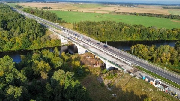Смотрим с высоты, как идет ремонт Бульковского моста на М1
Смотрим с высоты, как идет ремонт Бульковского моста на М1