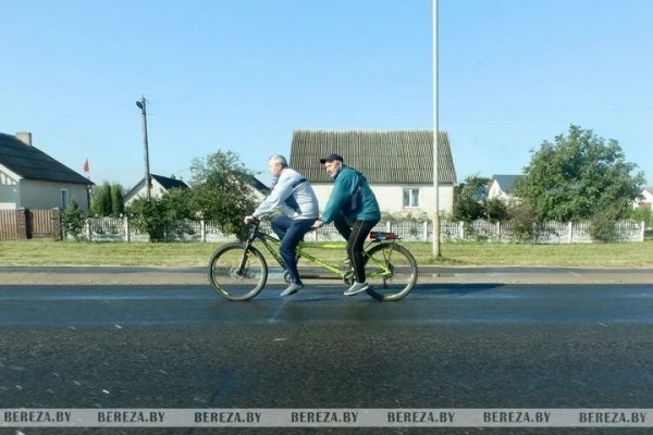 В Березовском районе прошел велопробег на тандемах В Березовском районе прошел велопробег на тандемах
