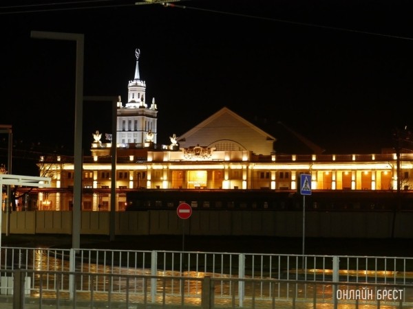 Сегодня в Бресте включат праздничное освещение. Почему? Сегодня в Бресте включат праздничное освещение. Почему?