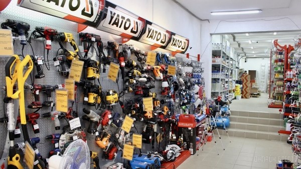 От самореза до инструмента. Большой магазин строительных материалов «А-Центр» компании «АмайзТрейд» открылся в центре Бреста. Почему такие приятные цены?