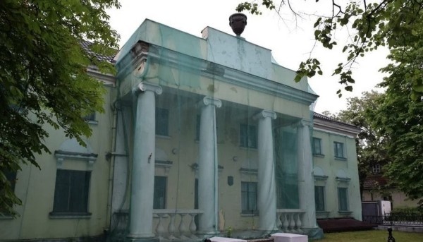 Здание с колоннами на Леваневского в Бресте хотят продать с аукциона